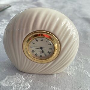 Vintage 1991 Lenox China Mirage clock. No chips or imperfections. Need battery.